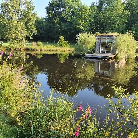 En Bois Sur L'etang Lyxtält *